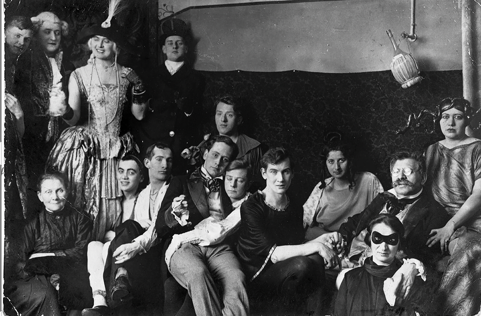 Magnus Hirschfeld med venner.